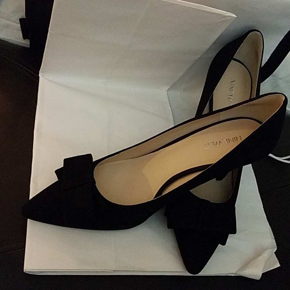 Nine West Black Suede Pumps 91/2M - Picture 6 of 8